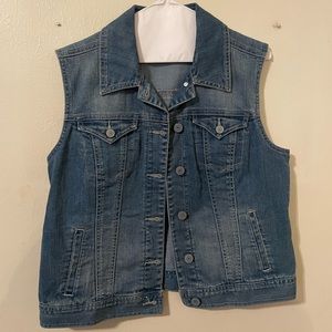 Sleeveless jean jacket, size small